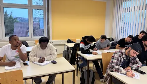 Junge Emsländer bei einer Veranstaltung